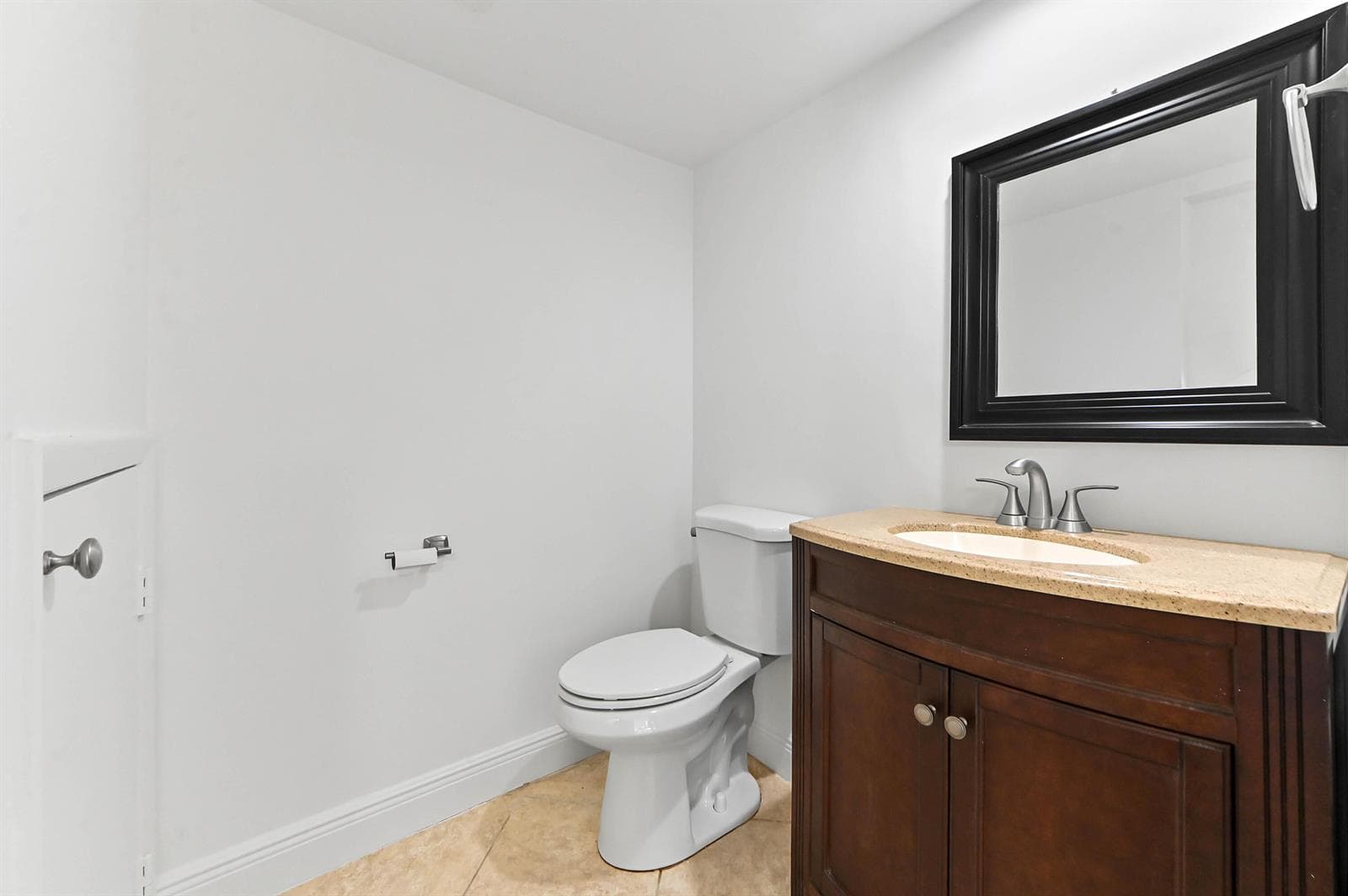 825 Center Street 12a photo 12