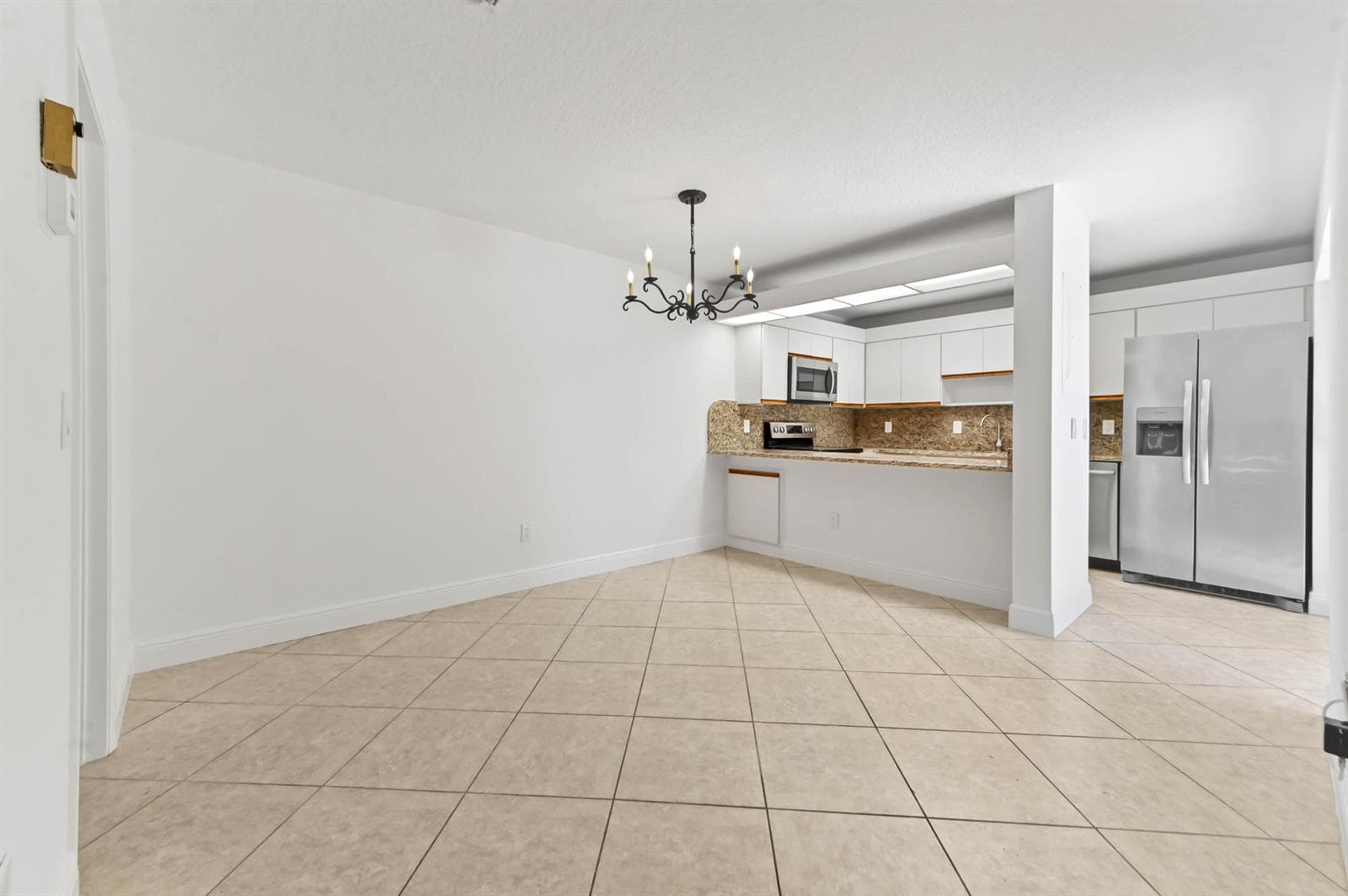 825 Center Street 12a photo 7