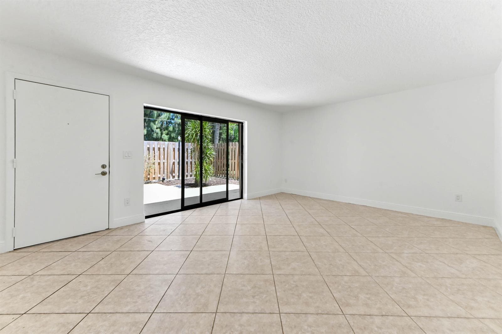 825 Center Street 12a photo 5