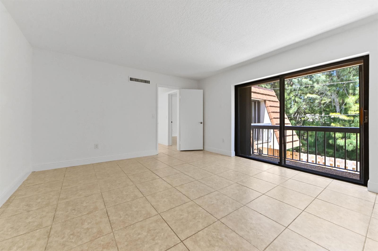 825 Center Street 12a photo 20