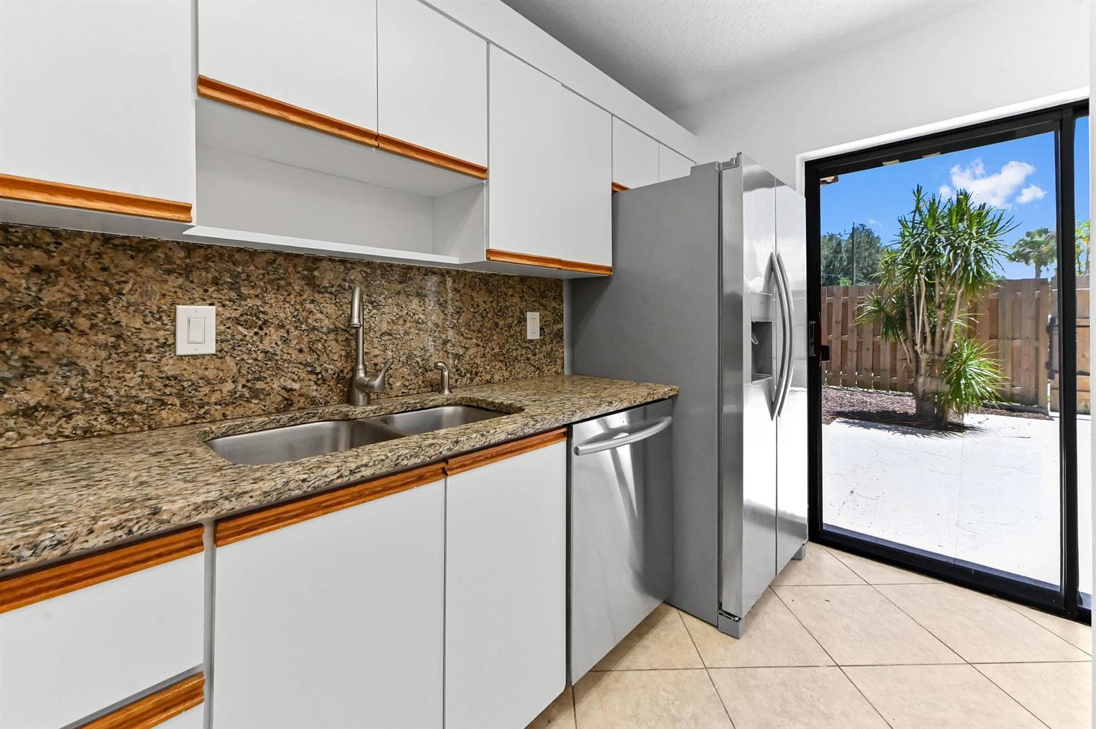825 Center Street 12a photo 10