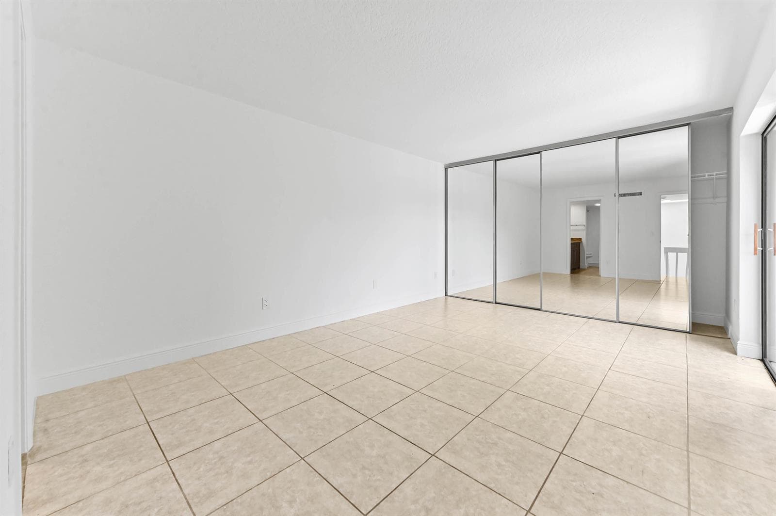825 Center Street 12a photo 15