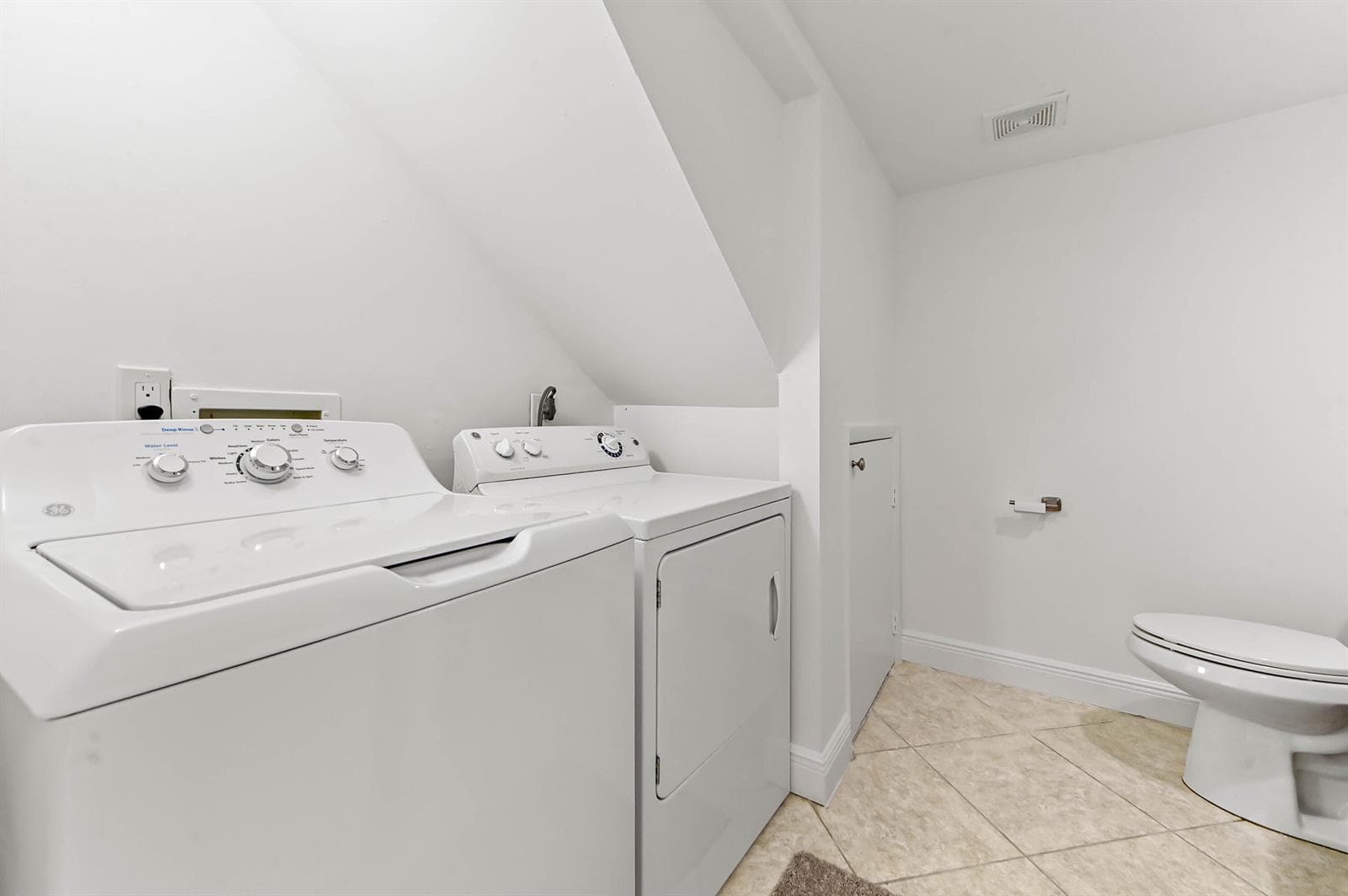 825 Center Street 12a photo 11