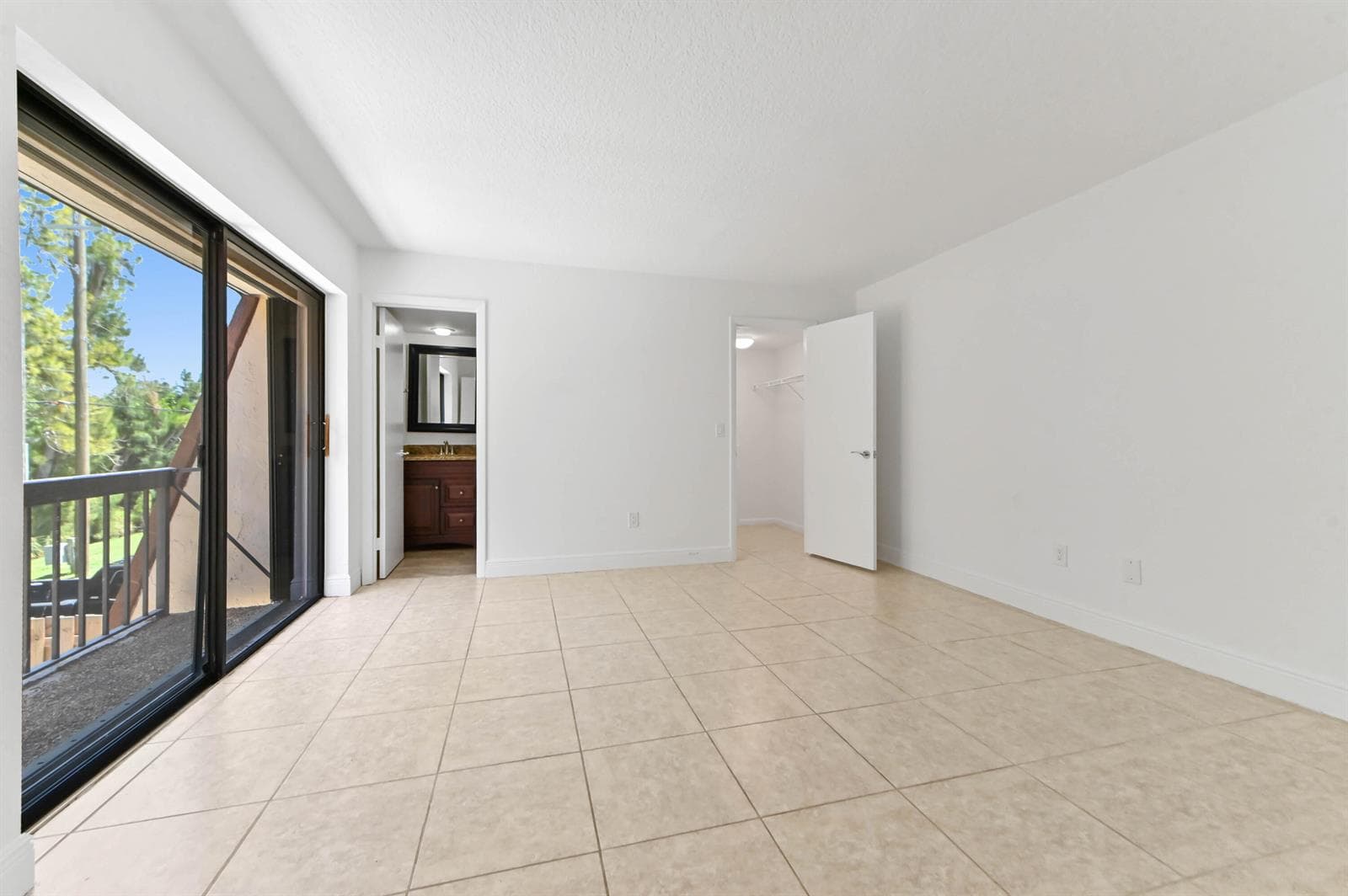 825 Center Street 12a photo 19