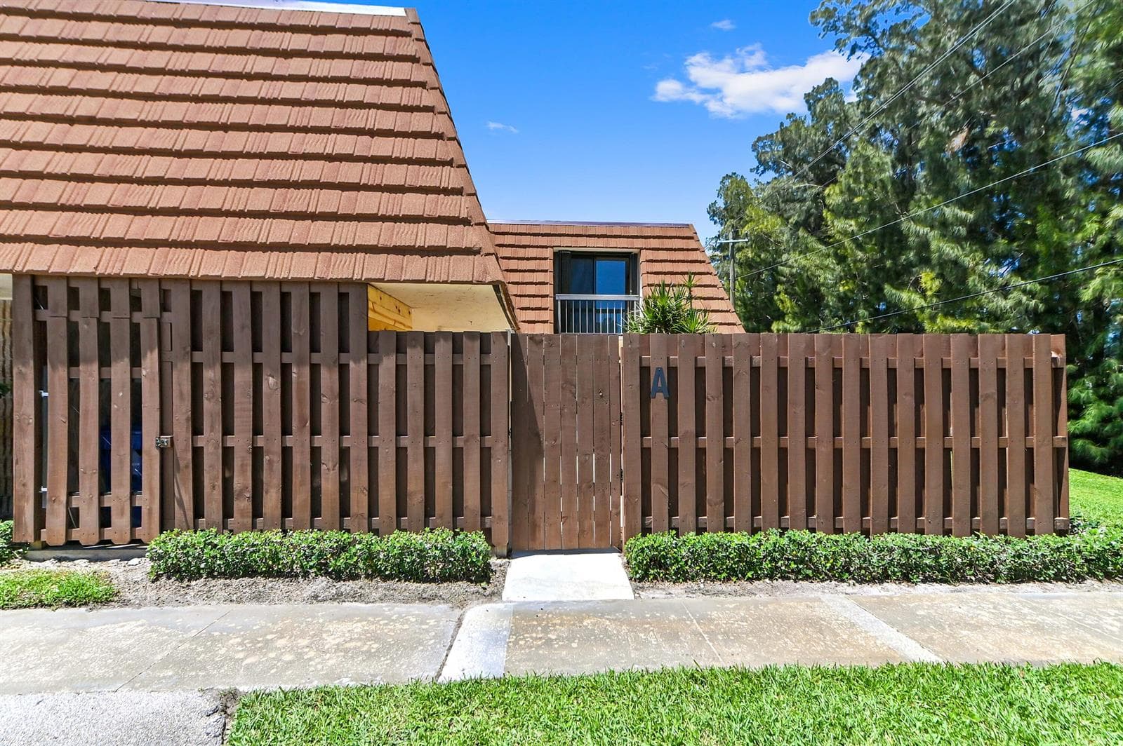 825 Center Street 12a photo 4