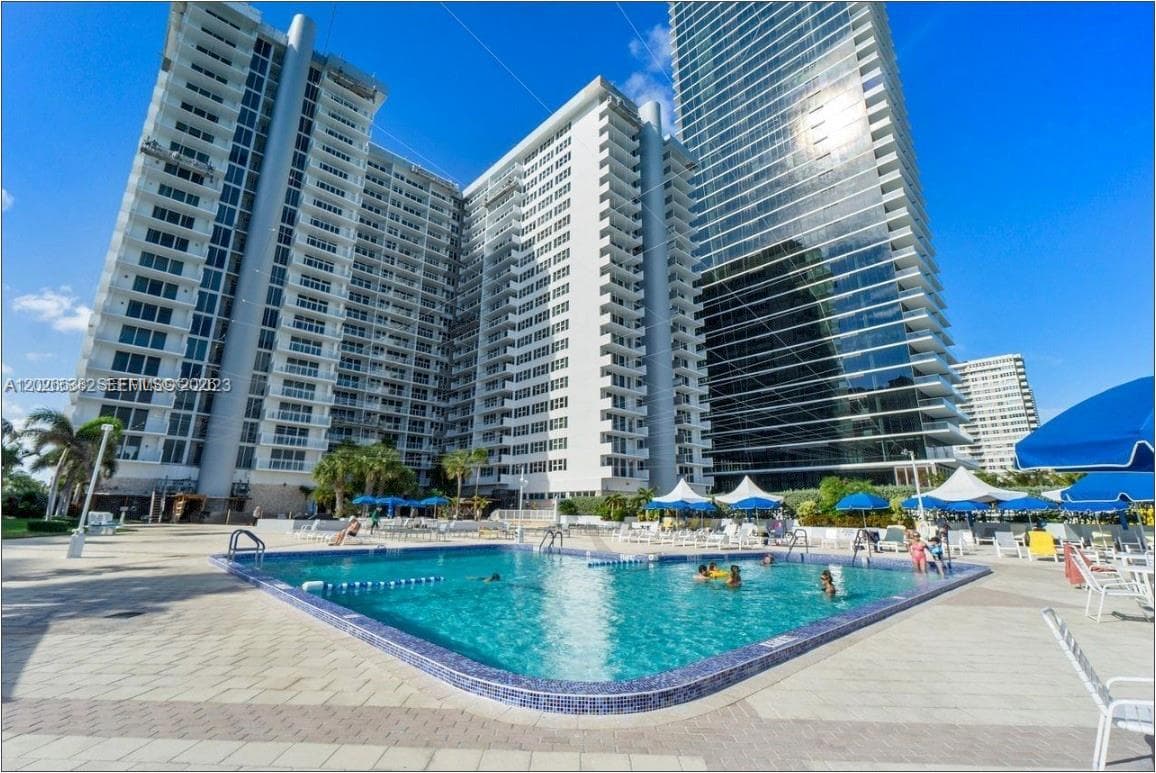 2030 S Ocean Dr 723 photo 2