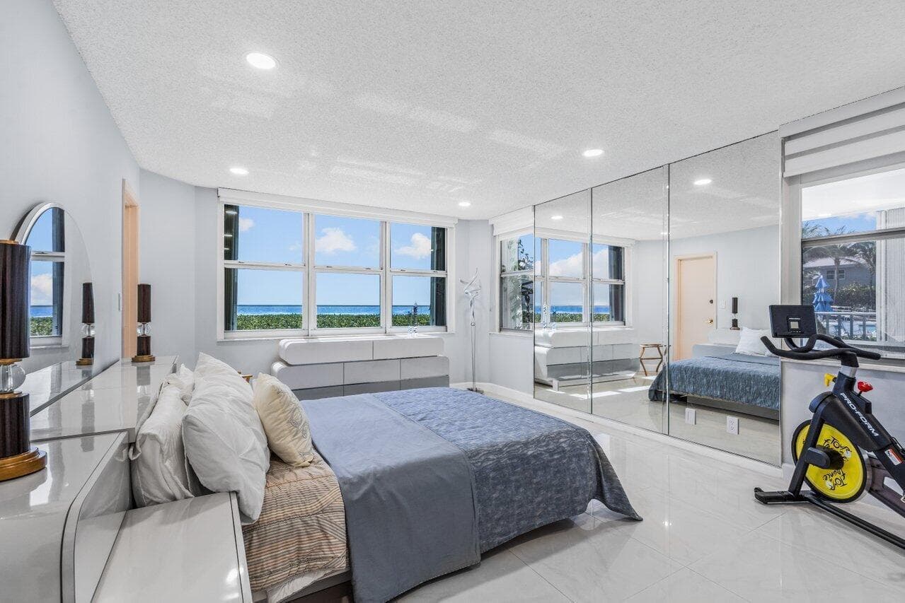 5200 N Ocean Drive 102 photo 24