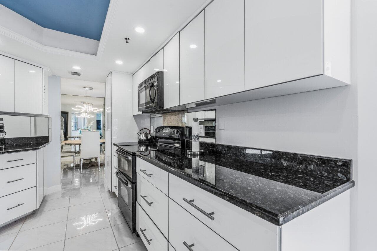 5200 N Ocean Drive 102 photo 13