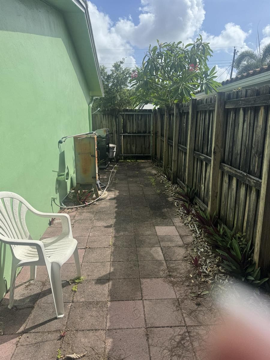 1641 NW 36th Court photo 6