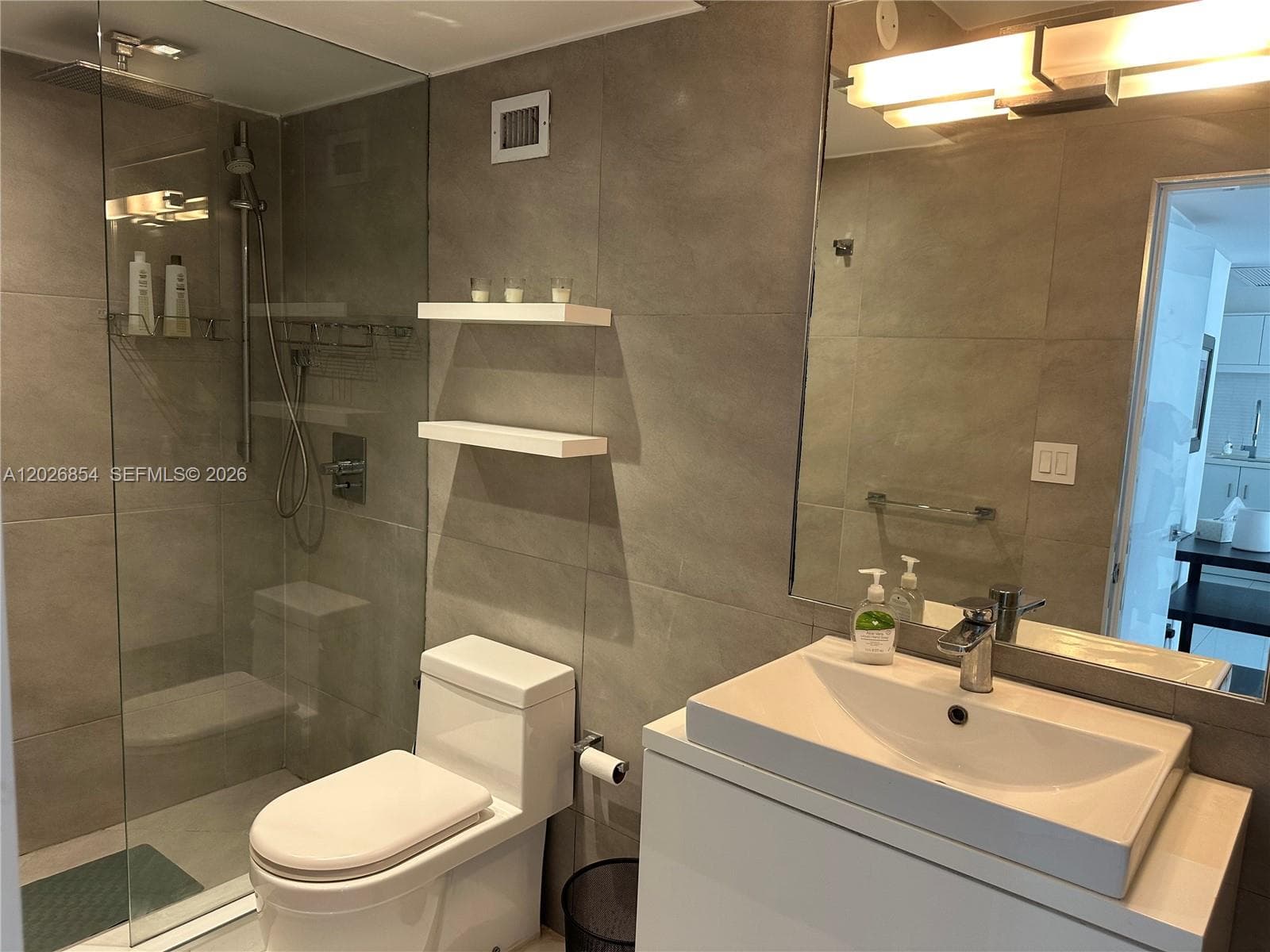 100 Lincoln Rd 835 photo 9