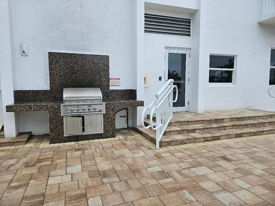 511 Bayshore Drive 405 photo 13