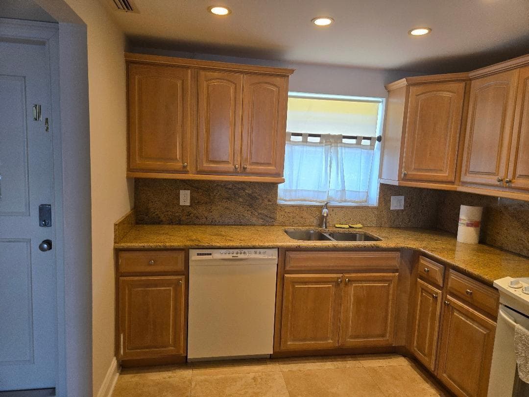511 Bayshore Drive 405 photo 17