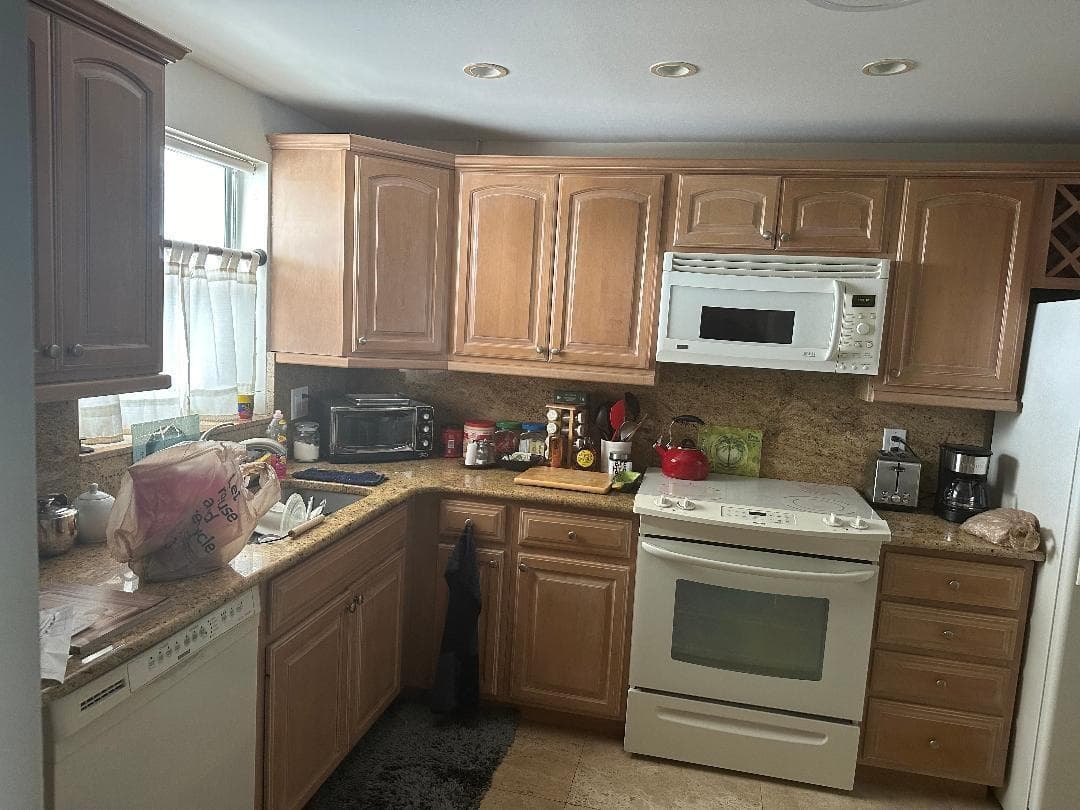 511 Bayshore Drive 405 photo 3
