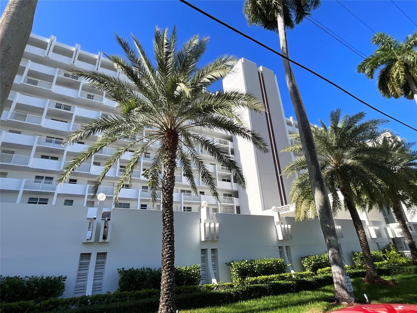 511 Bayshore Drive 405 photo 1