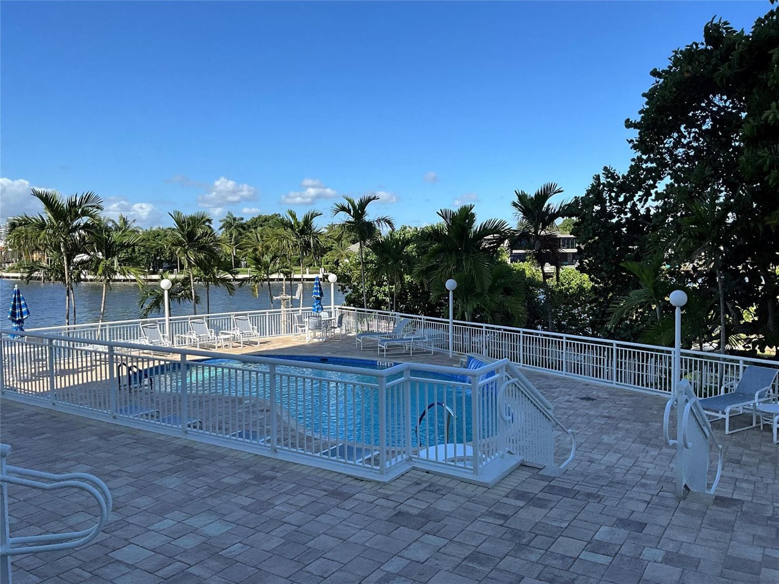 511 Bayshore Drive 405 photo 11