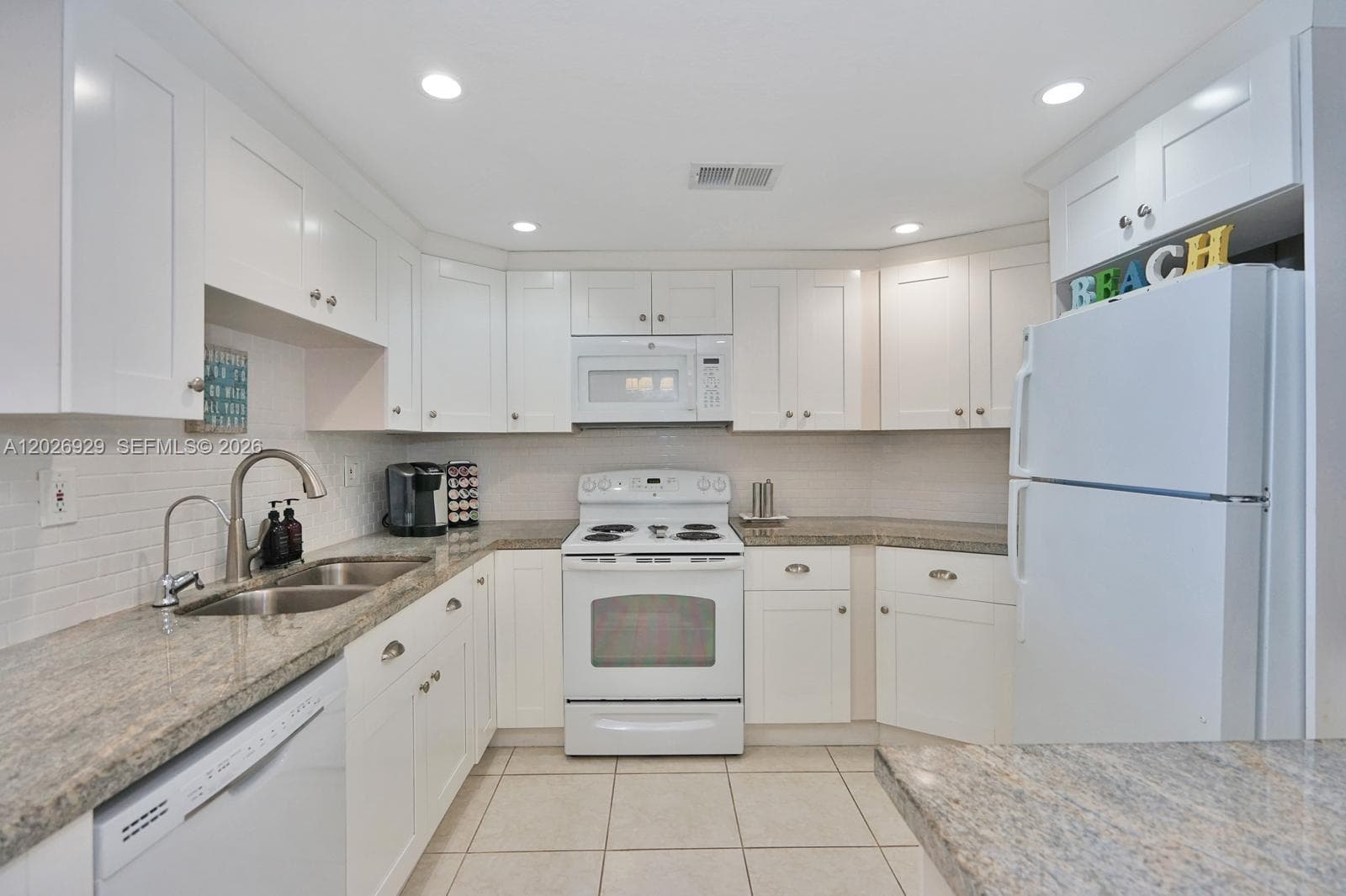 3725 S Ocean Dr 1216 photo 2