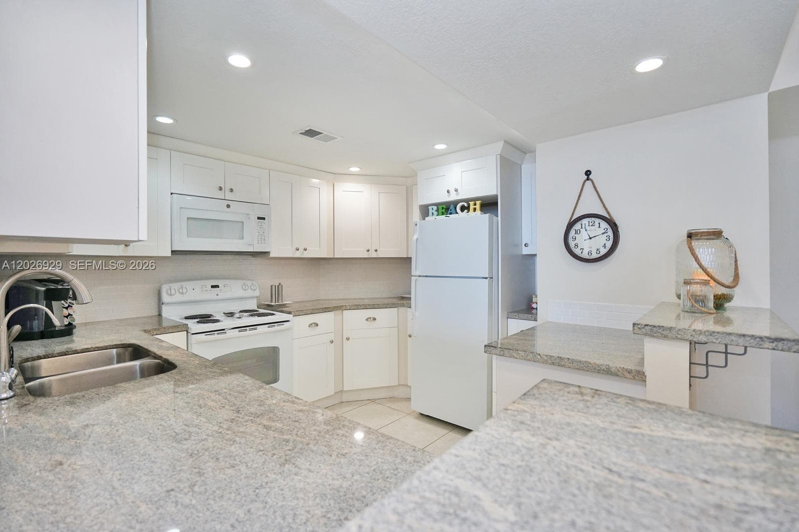 3725 S Ocean Dr 1216 photo 3