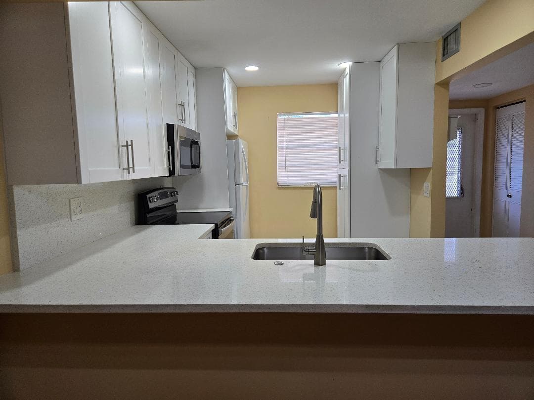 2828 Casita Way 1020 photo 11