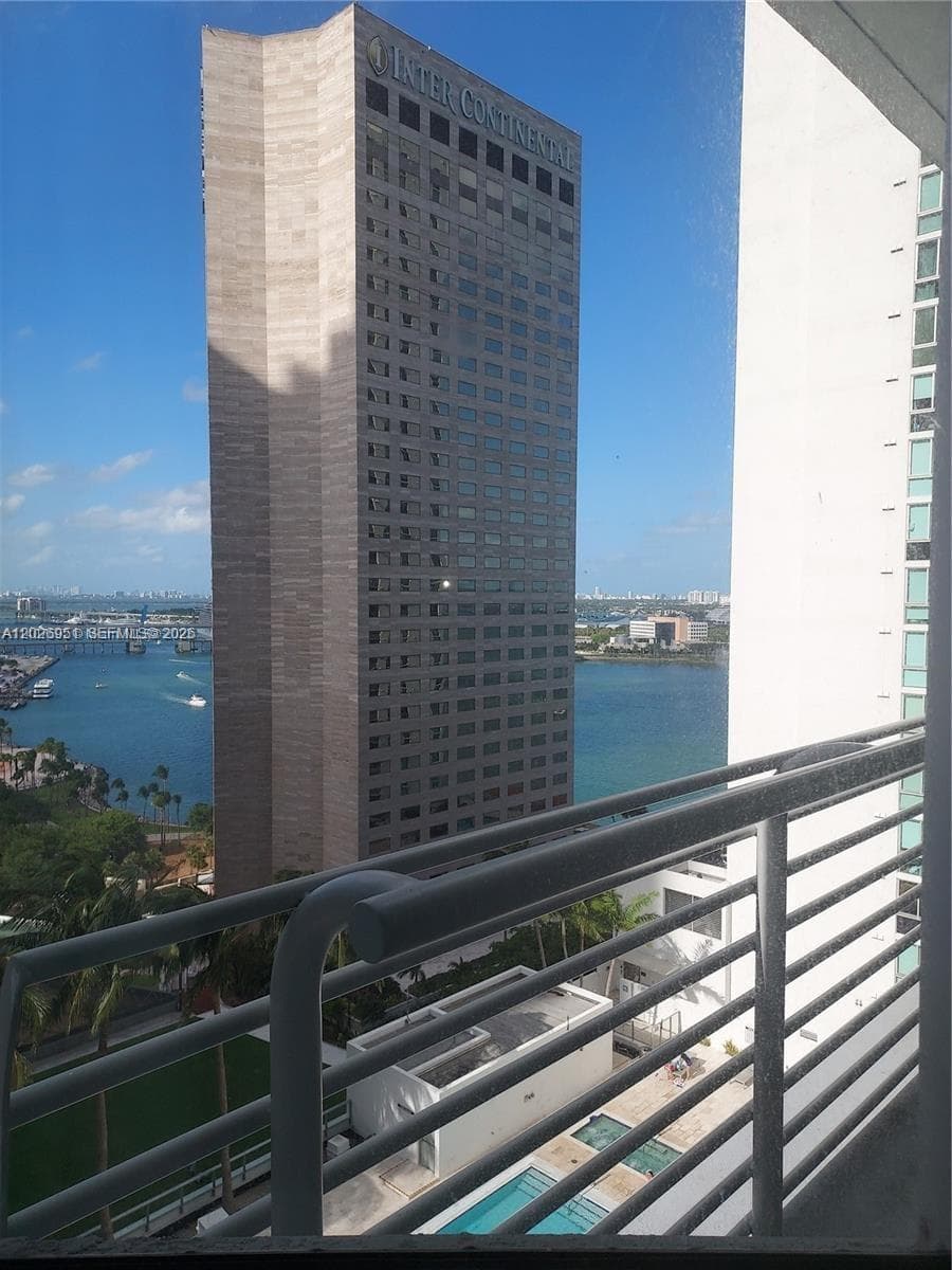 325 S Biscayne Blvd 2022 photo 9