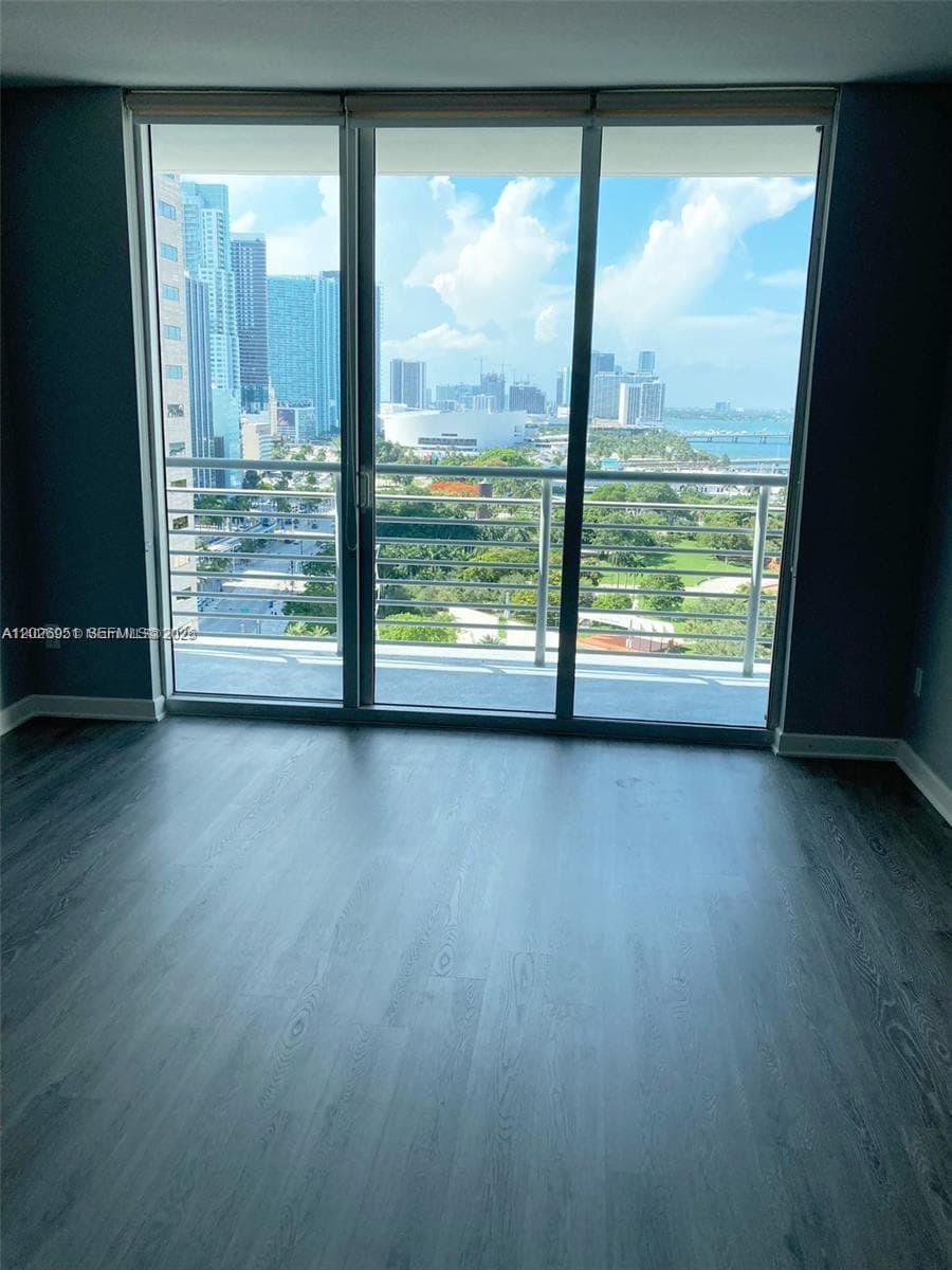 325 S Biscayne Blvd 2022 photo 4