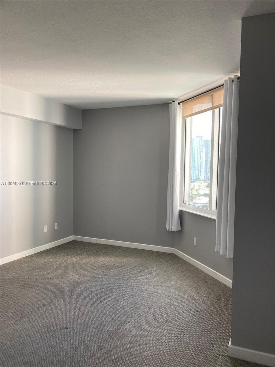 325 S Biscayne Blvd 2022 photo 8