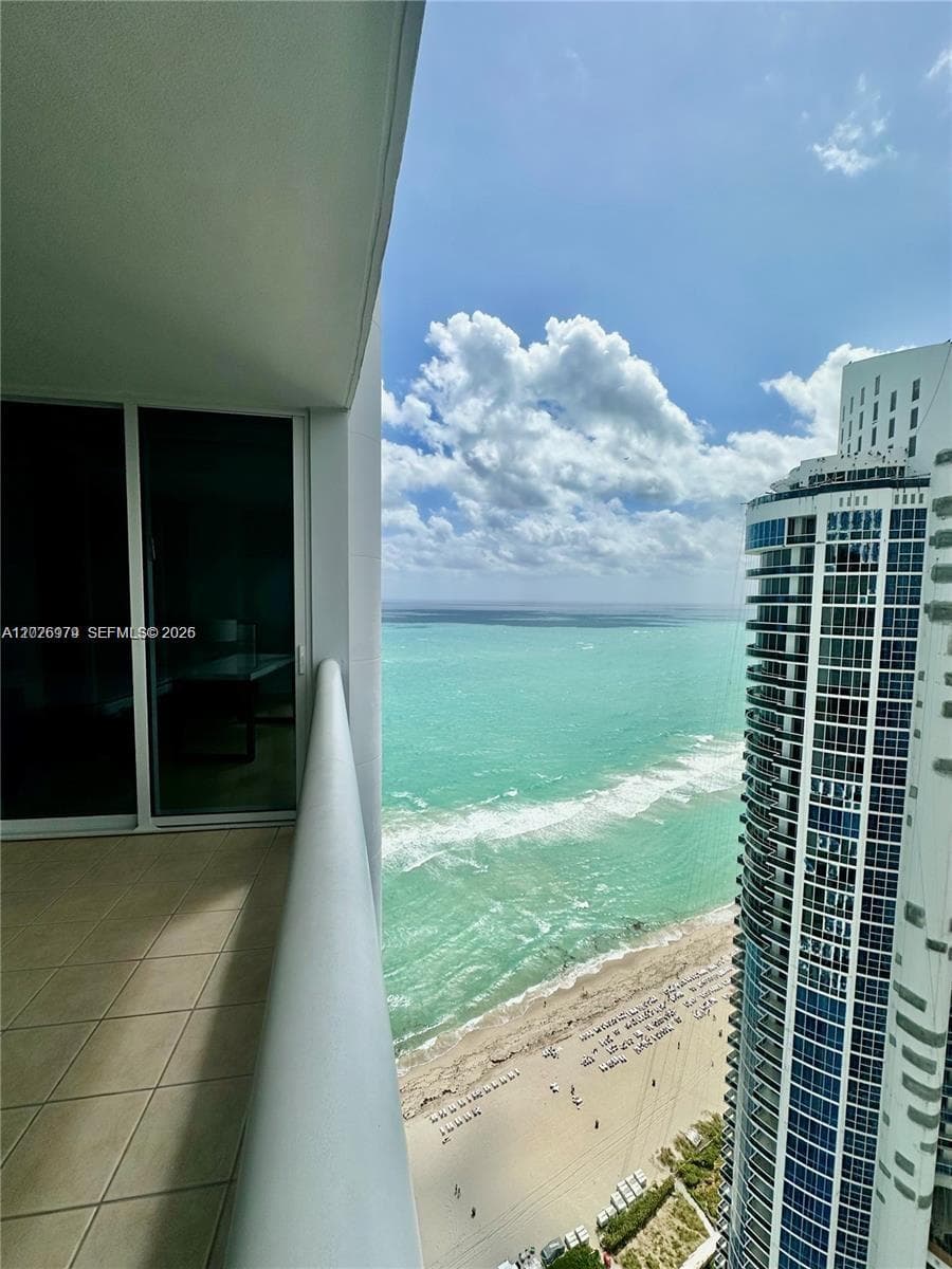 18201 Collins Ave 5307 photo 2