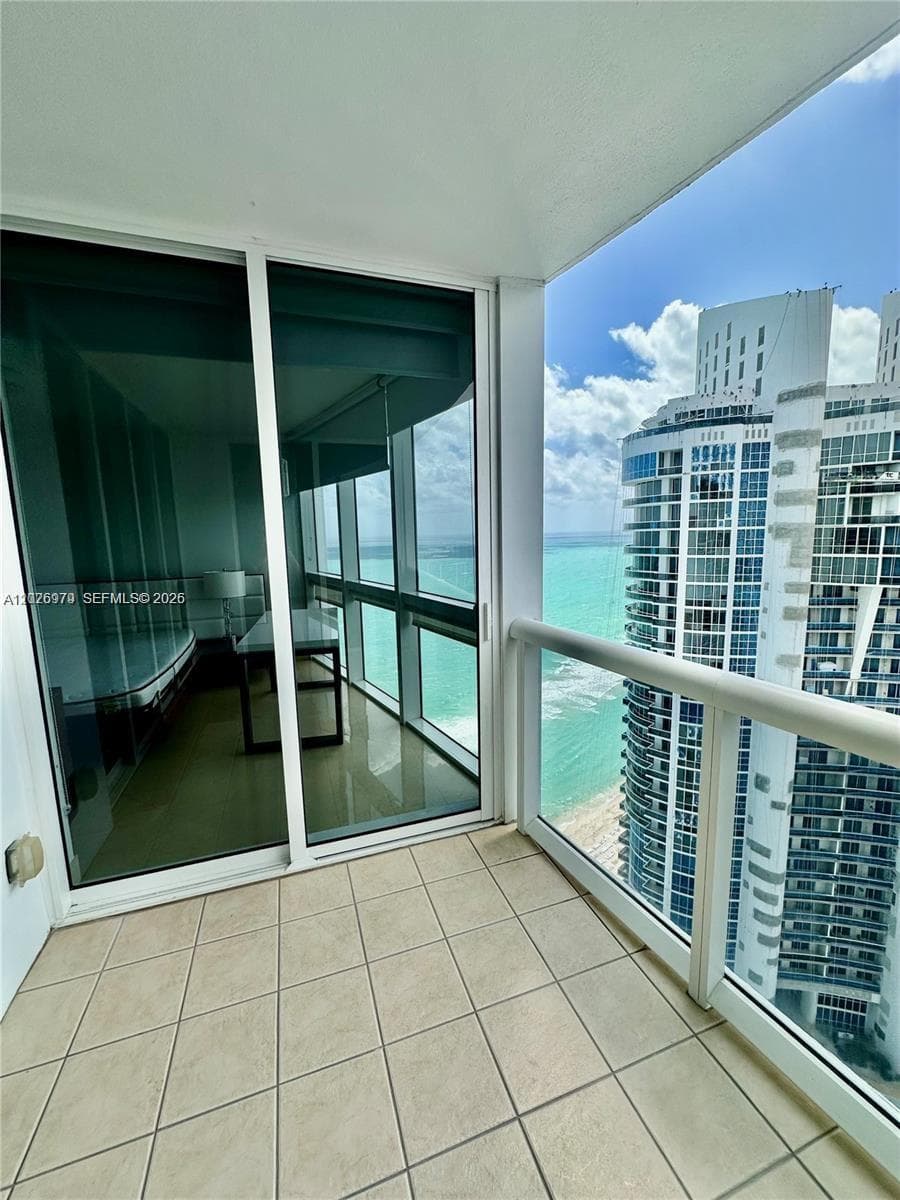 18201 Collins Ave 5307 photo 5