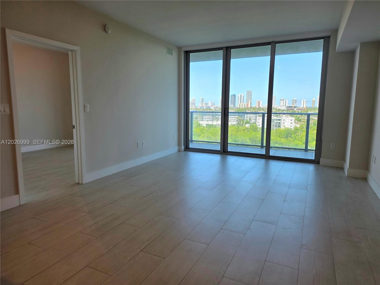 16385 Biscayne Blvd 1019 photo 12