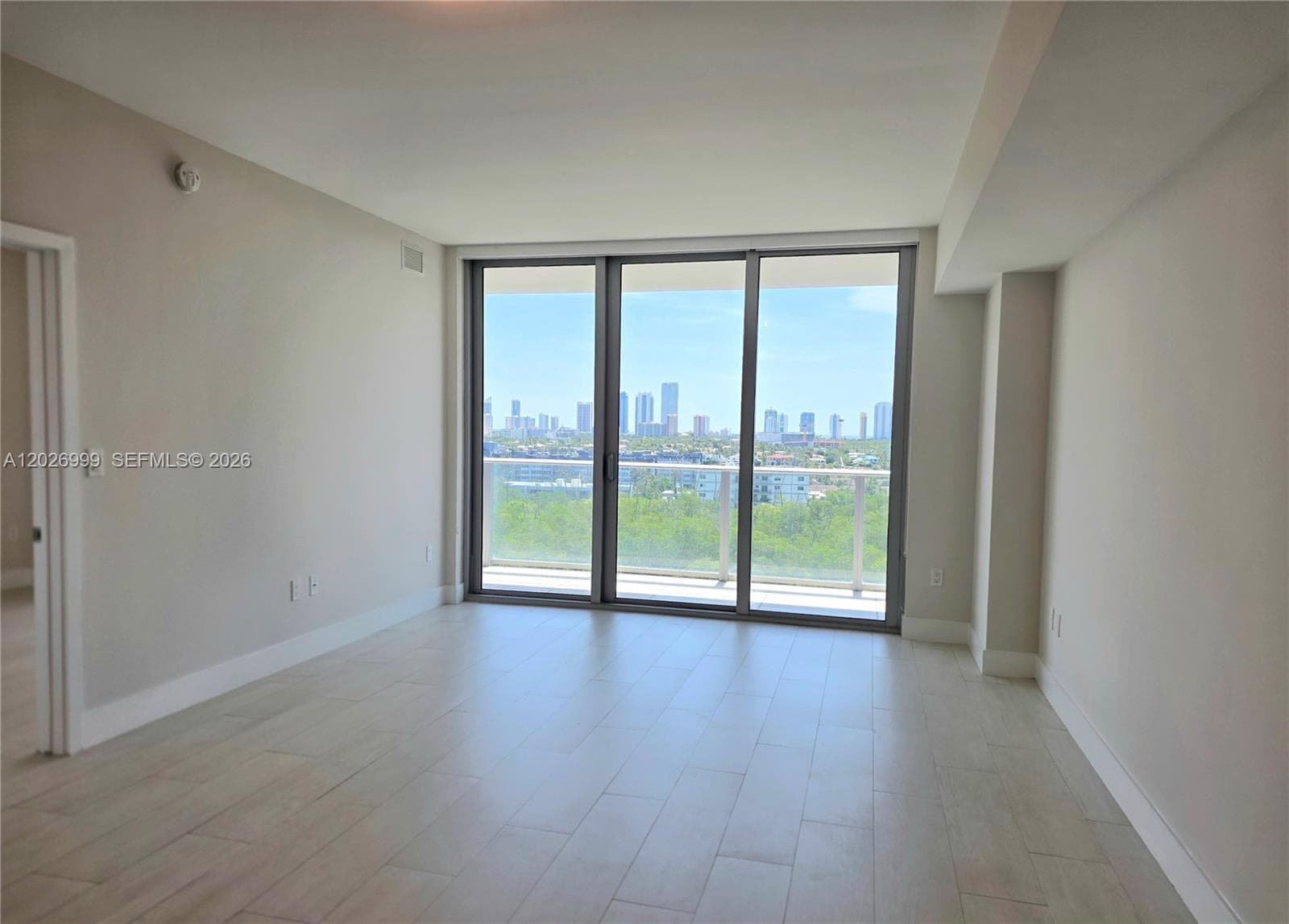16385 Biscayne Blvd 1019 photo 10