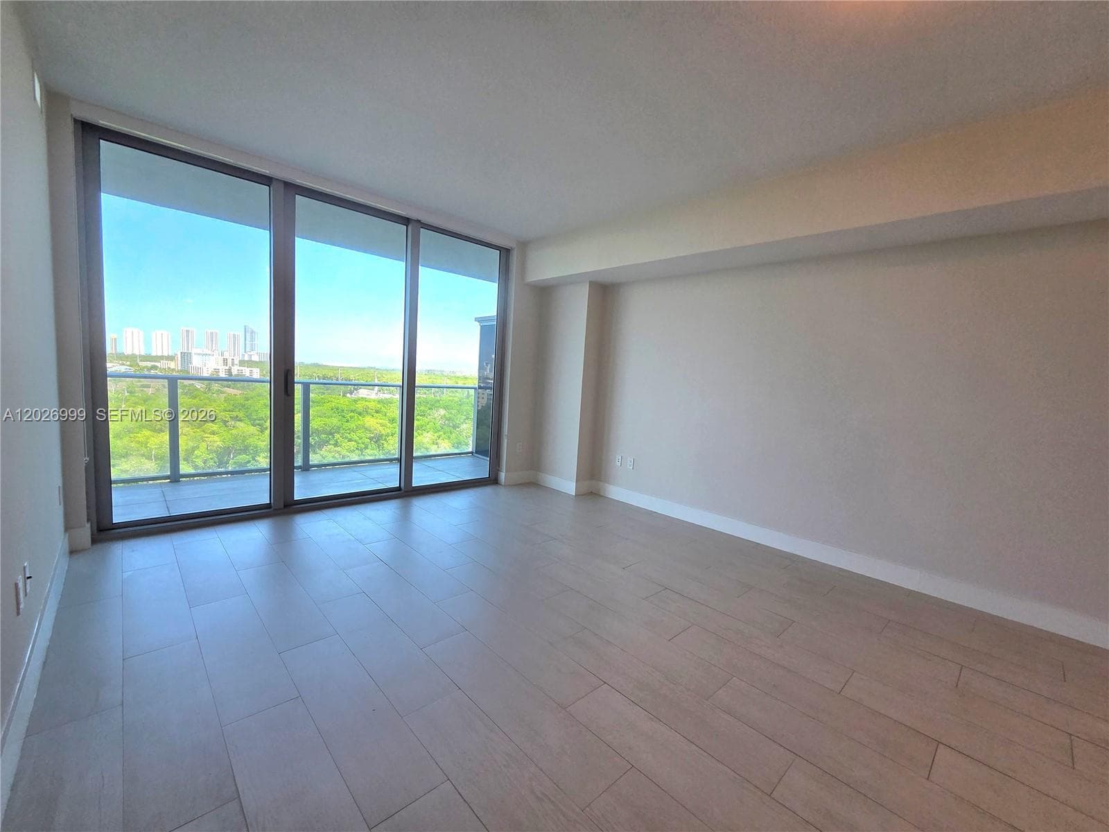 16385 Biscayne Blvd 1019 photo 11