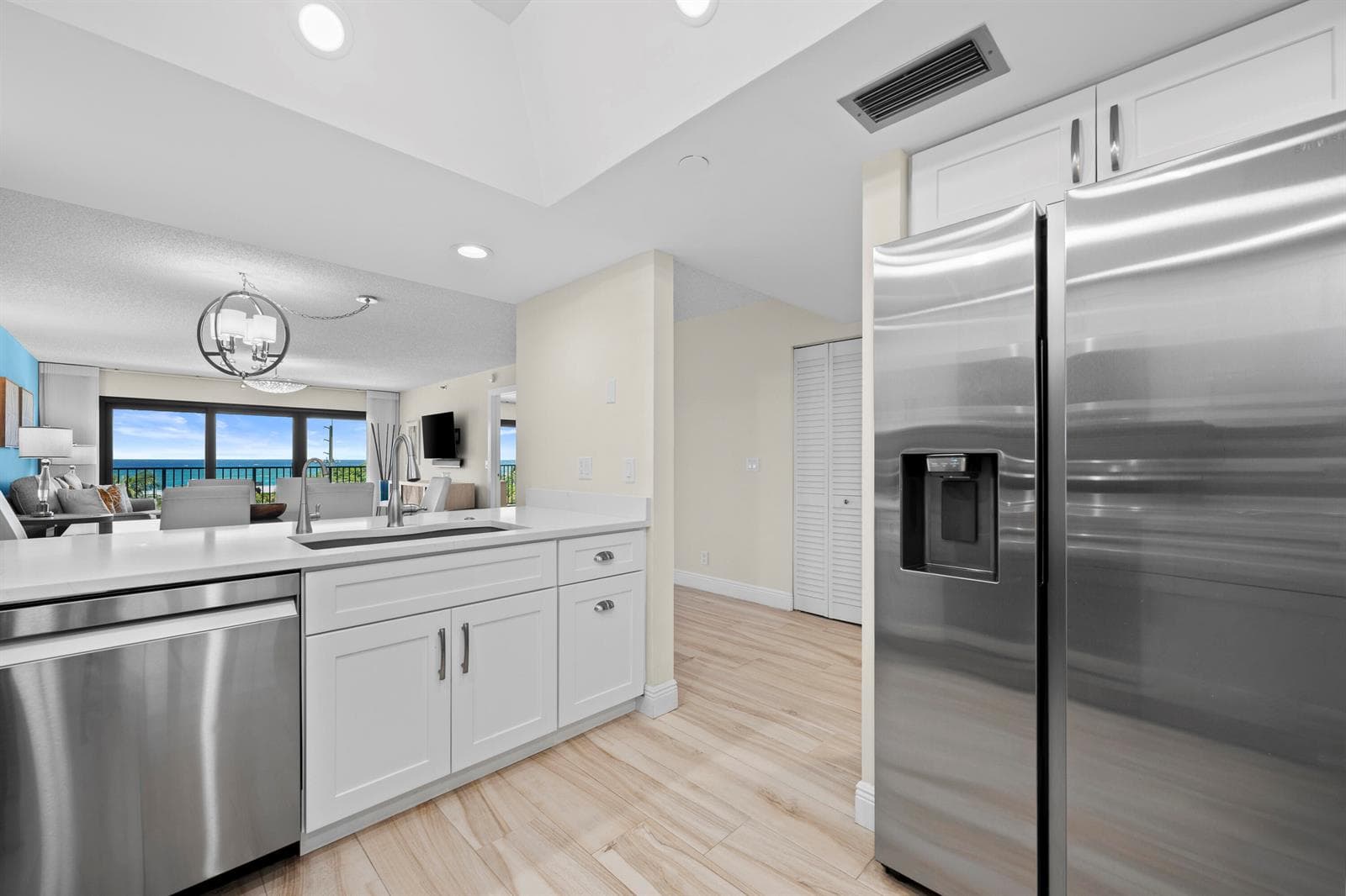 1045 Ocean Drive 503 photo 4