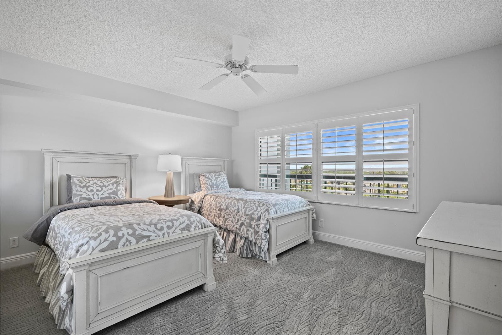 1045 Ocean Drive 503 photo 21