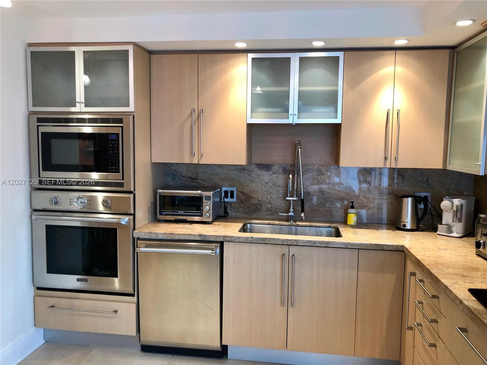 607 Ocean Dr 9K photo 3