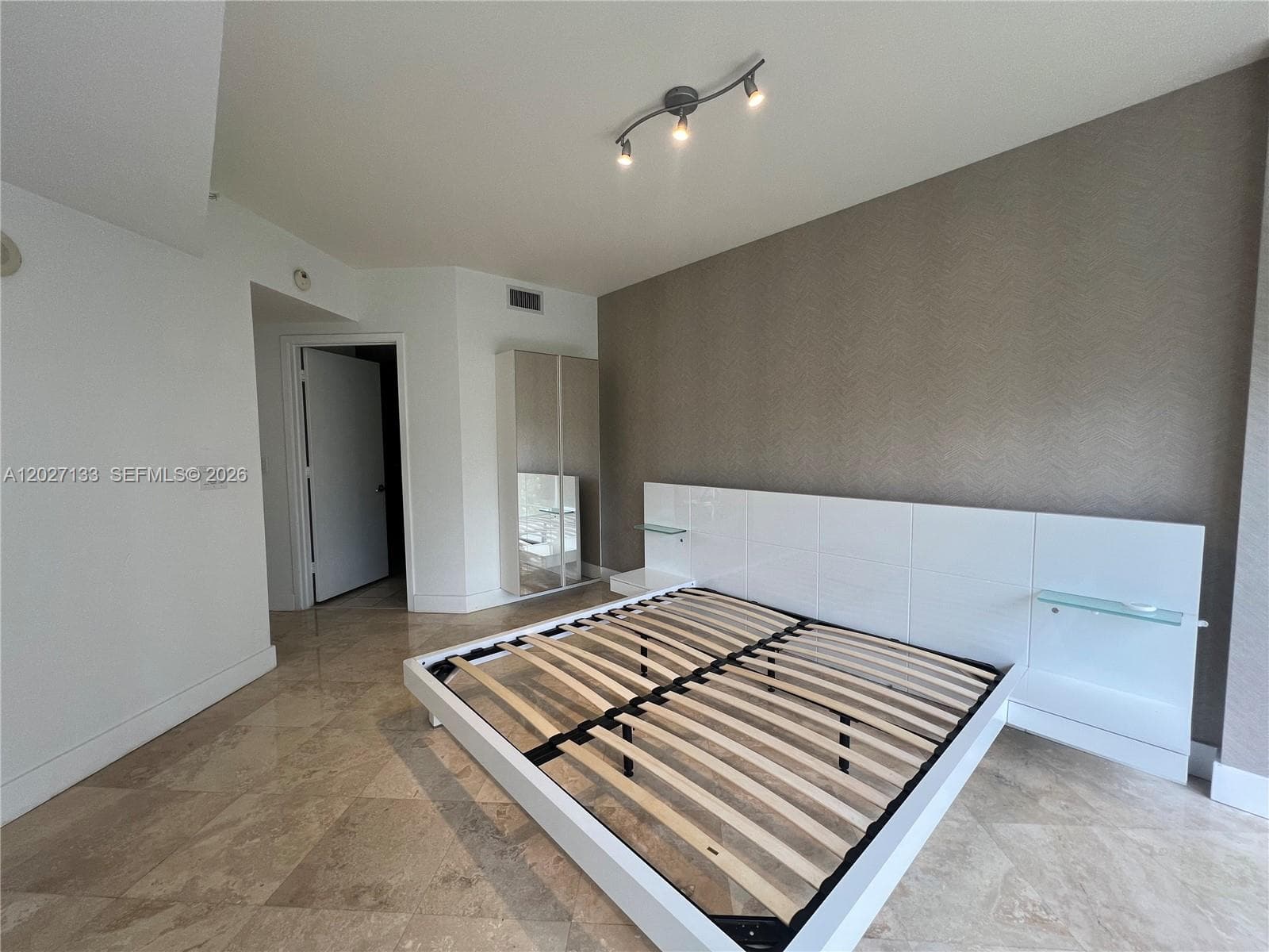 18201 Collins Ave 601A photo 25