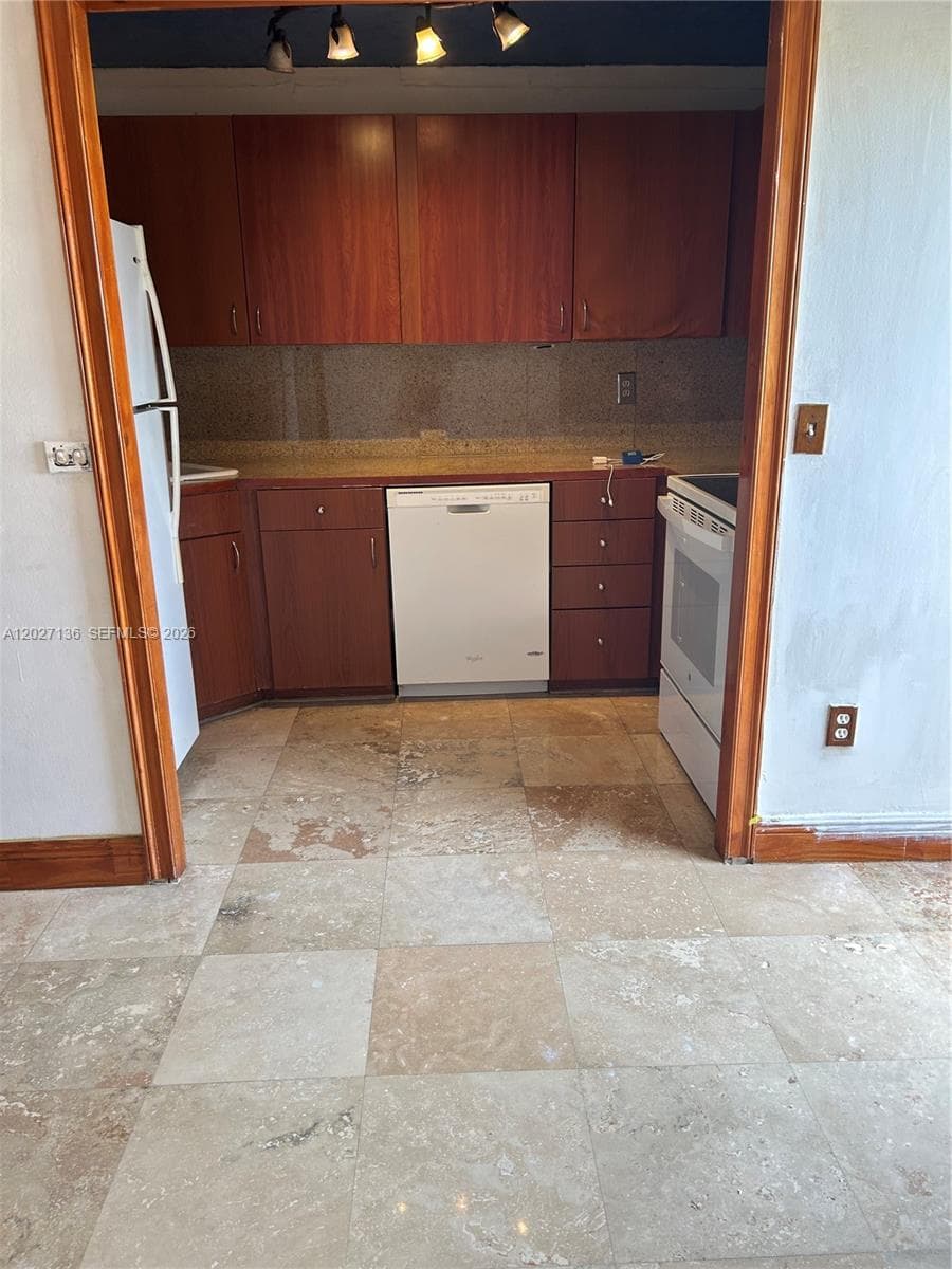 7801 NE 4th Ct 514 photo 18