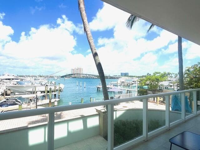 184 Lake Drive 3102 photo 3