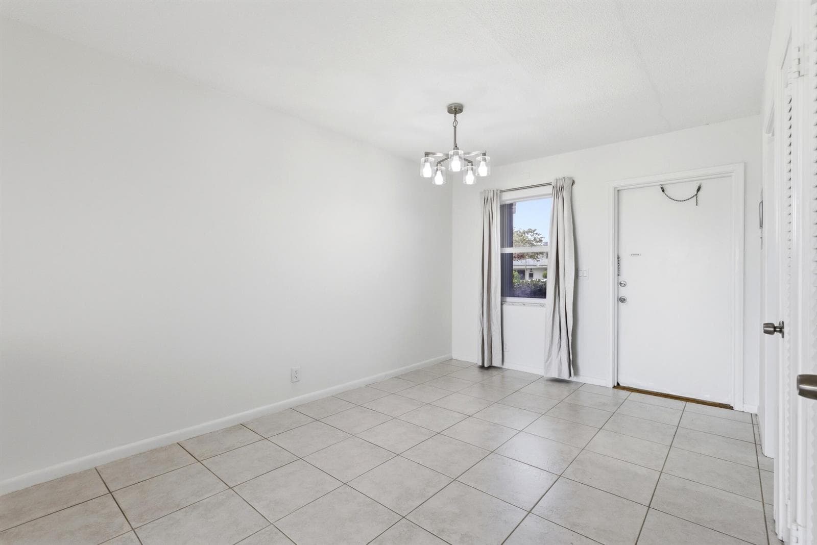 311 E Ocean Avenue 104 photo 2