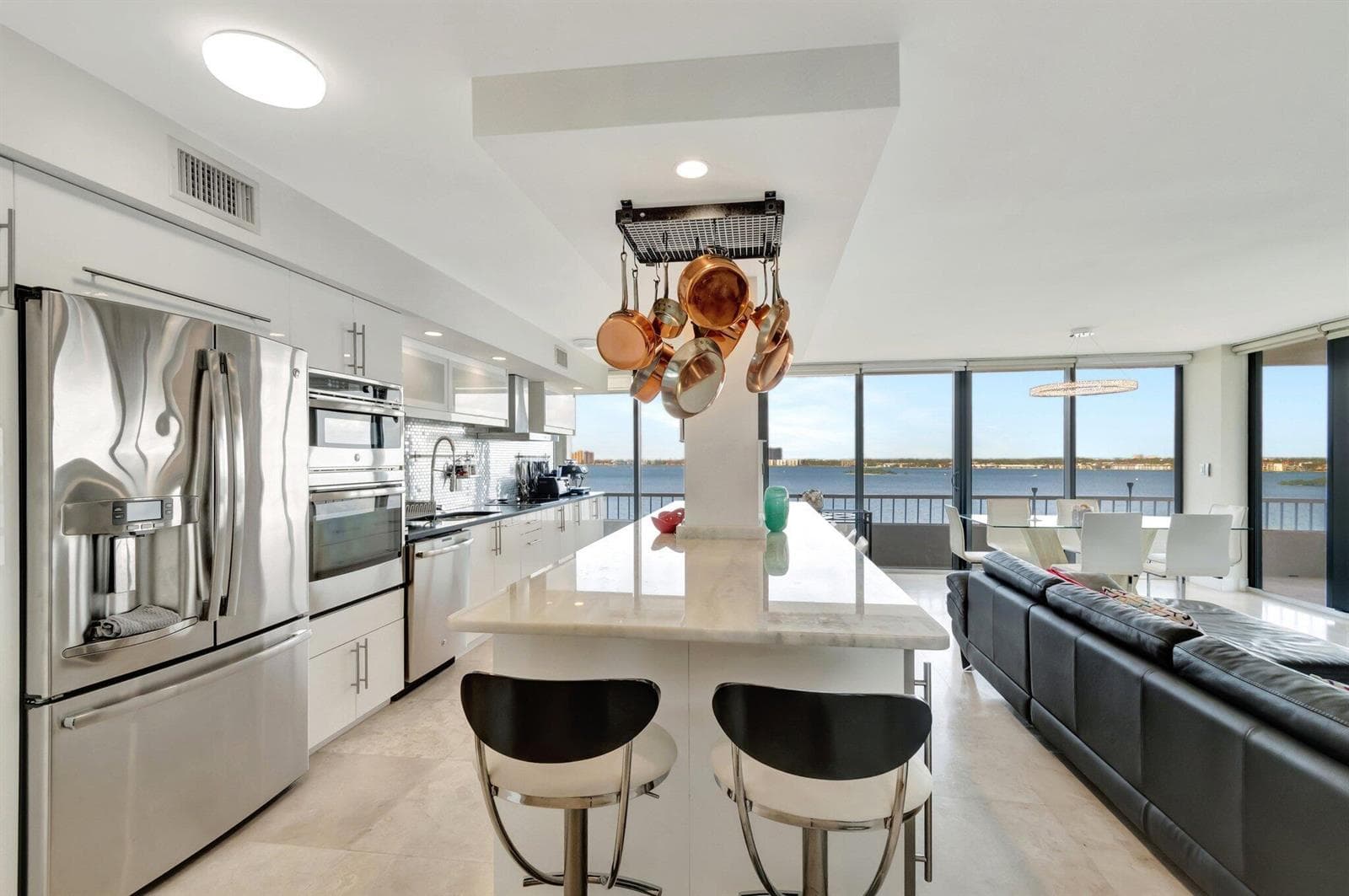 5550 N Ocean Drive 10d photo 2