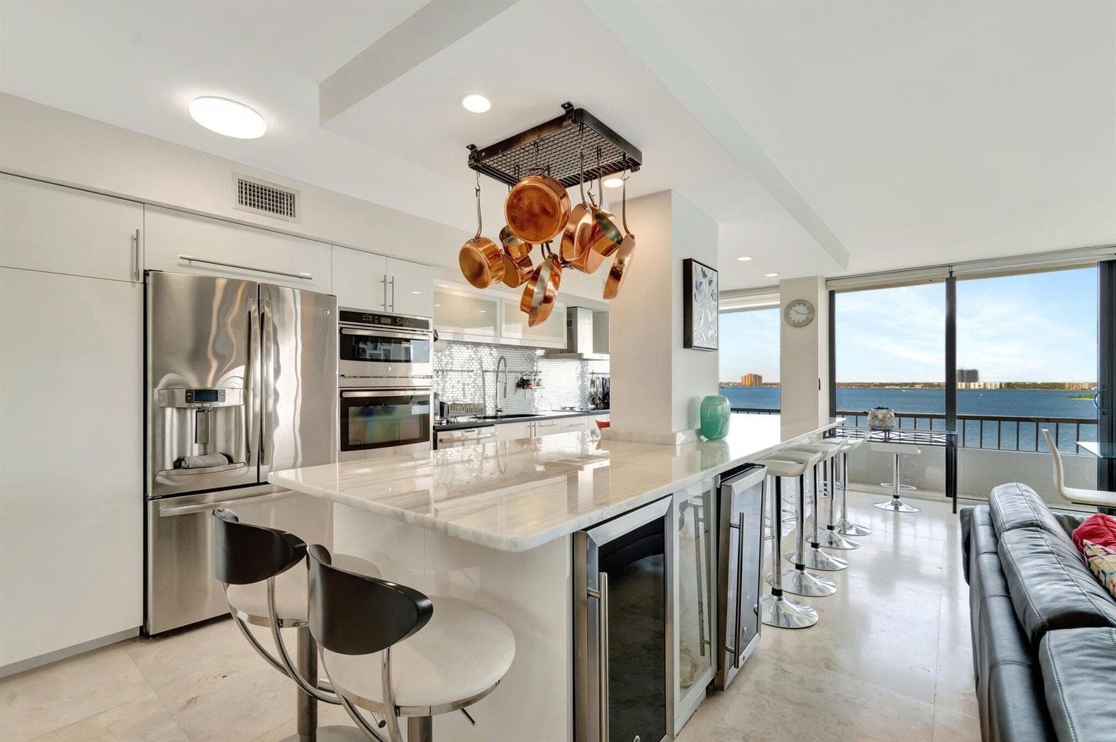 5550 N Ocean Drive 10d photo 1