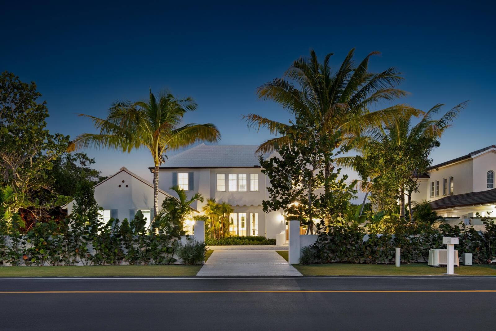 2219 Ibis Isle Road E photo 3