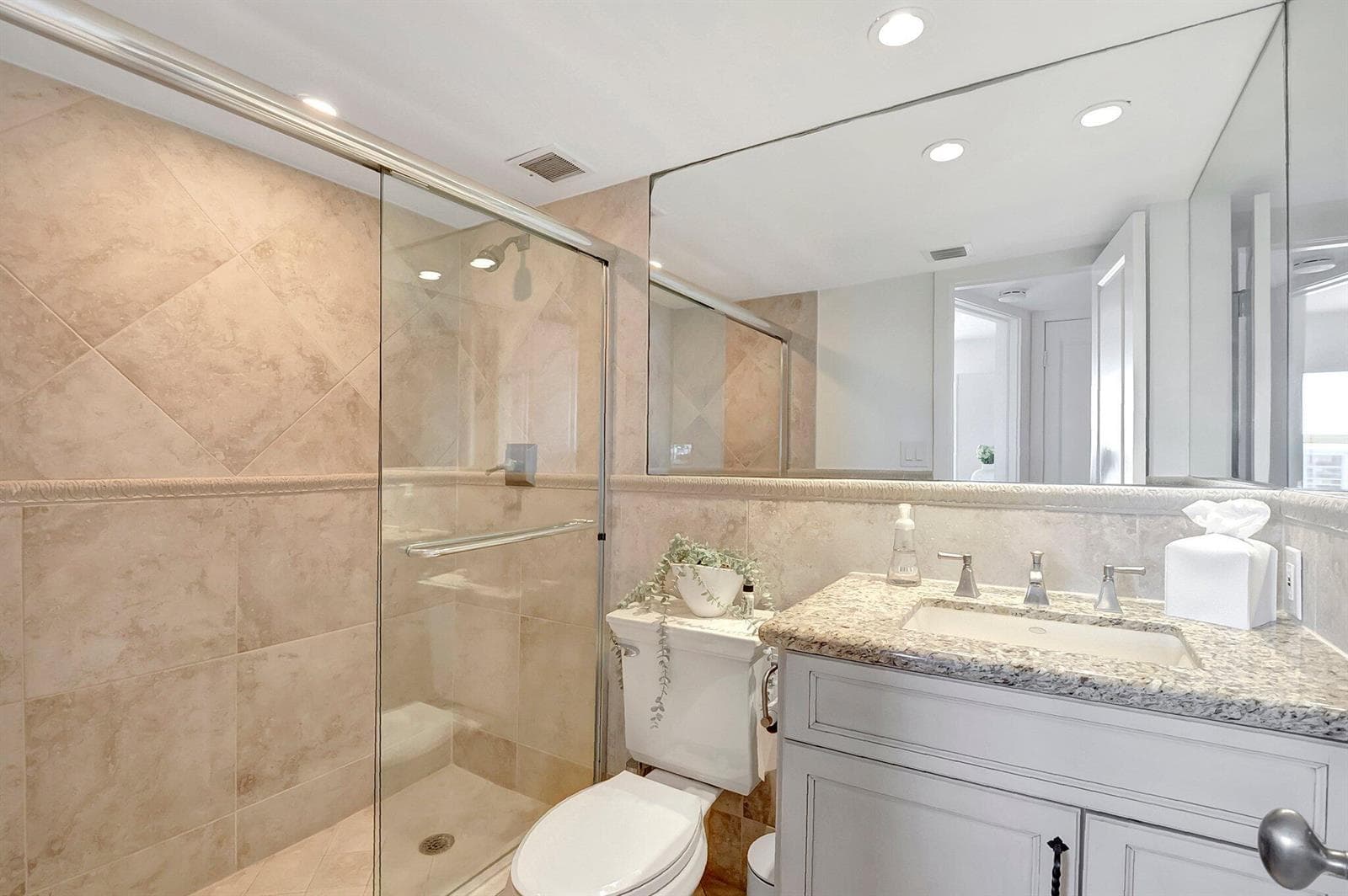 2871 N Ocean Boulevard D506 photo 14