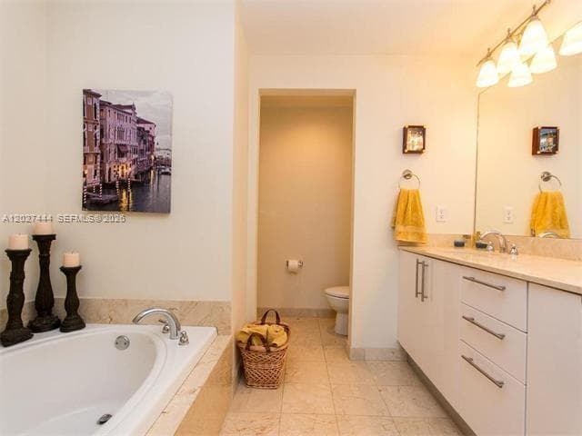 3330 NE 190th St 2411 photo 16