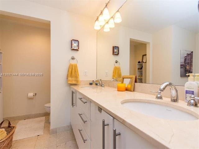 3330 NE 190th St 2411 photo 12