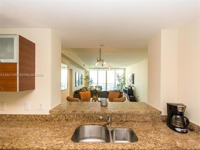 3330 NE 190th St 2411 photo 11