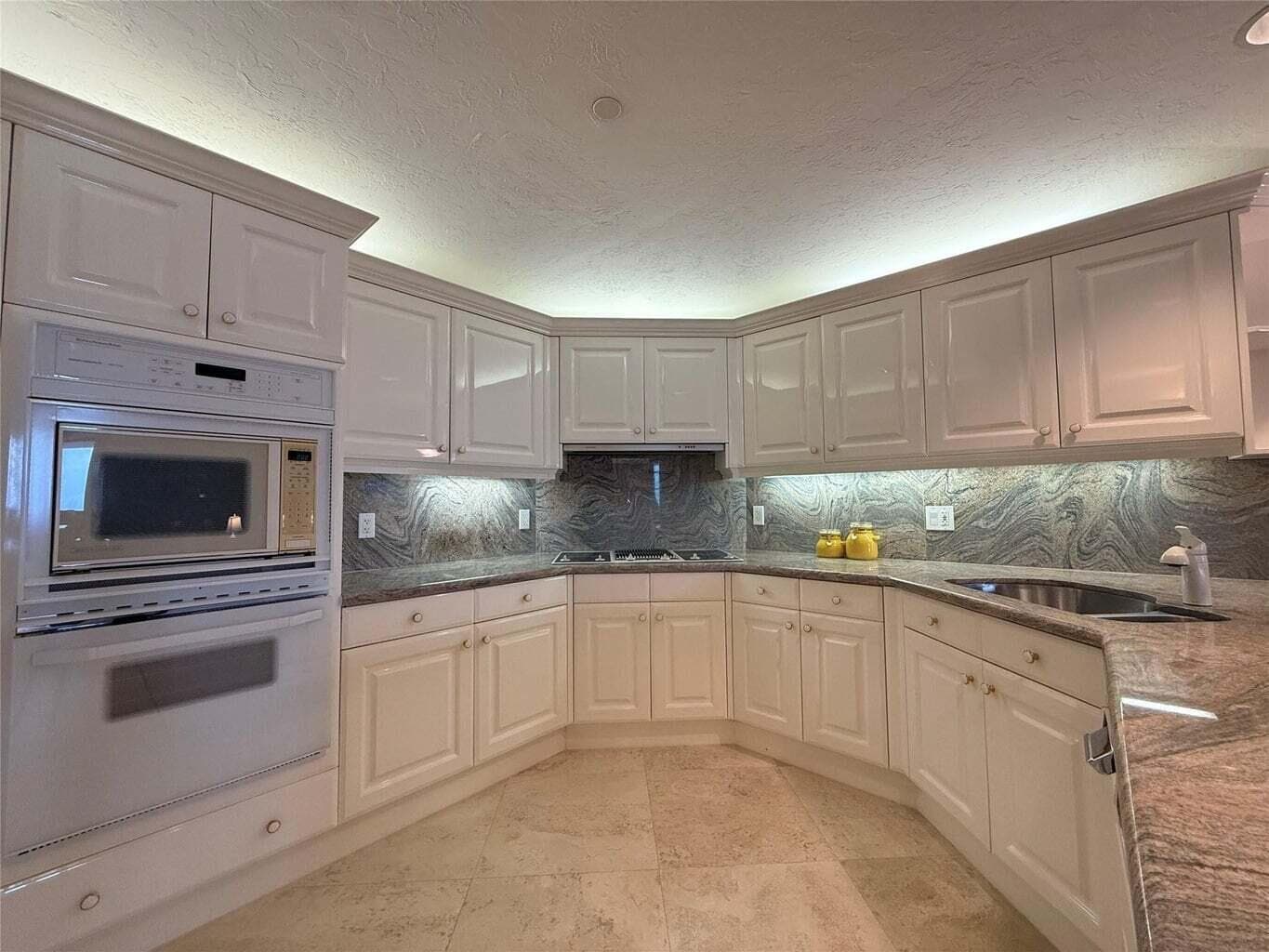 800 Ocean Drive 1104 photo 12