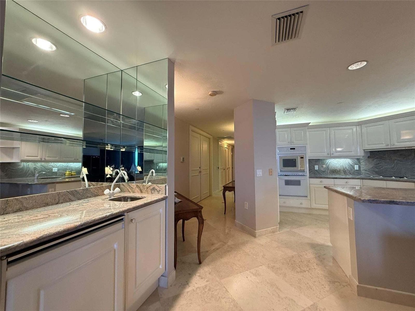 800 Ocean Drive 1104 photo 19