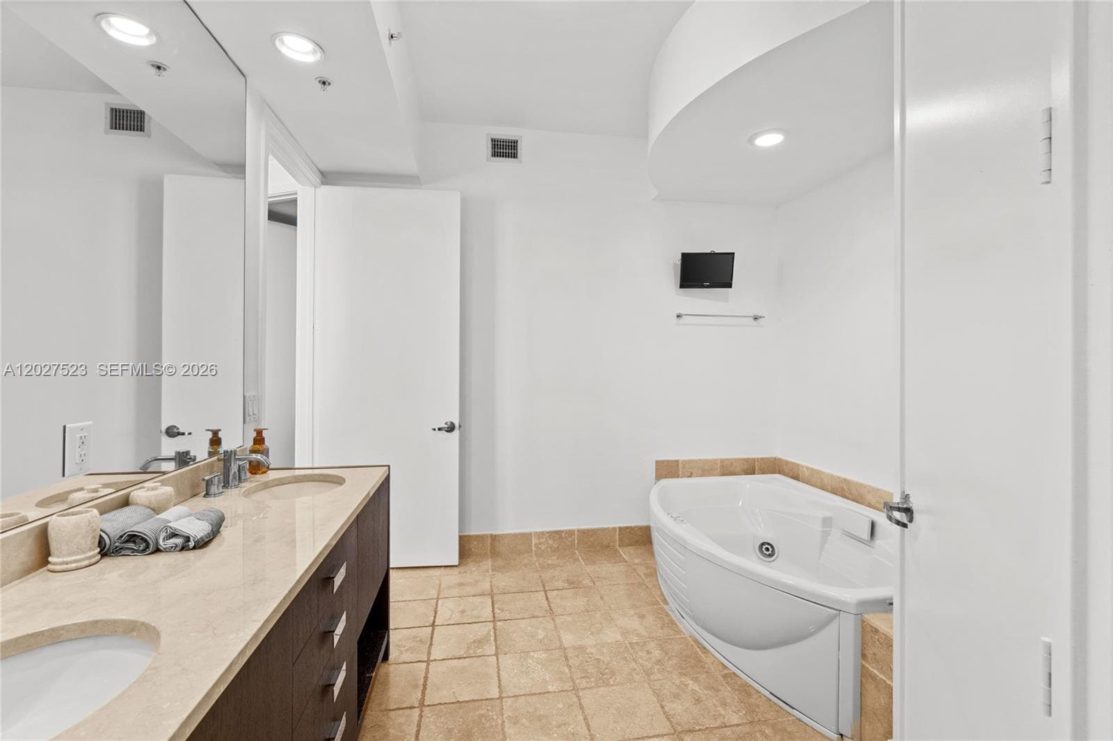 18201 Collins Ave 4209 photo 25