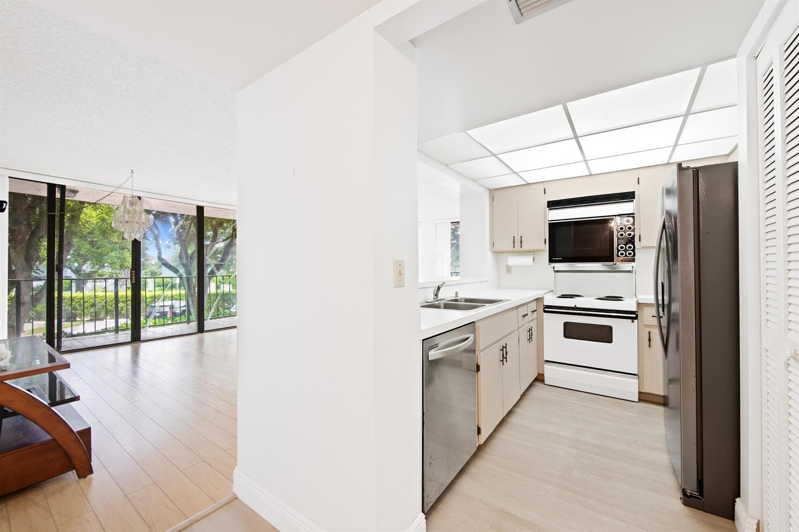 799 Jeffery Street 201 photo 13