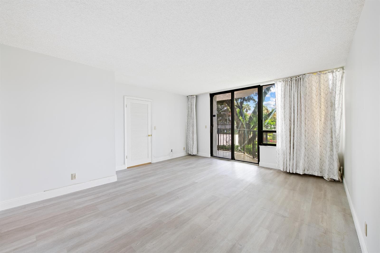 799 Jeffery Street 201 photo 16
