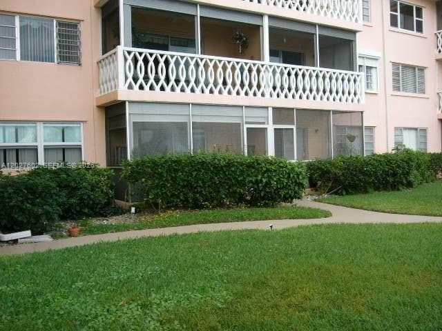 450 Golden Isles Dr 1H photo 5